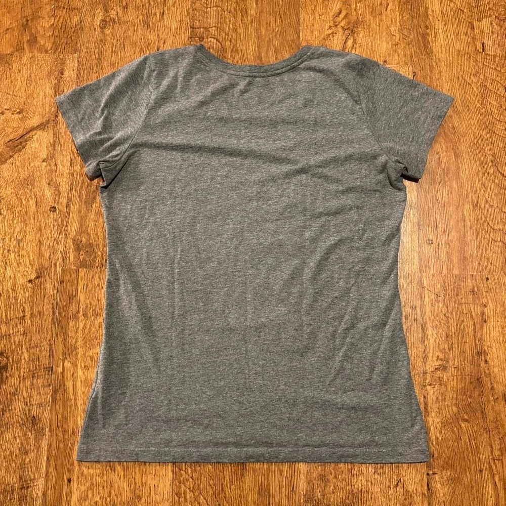 grey "Kind people are my kinda people" t-shirt, flaws shown in photos: pinholes - Picture 2 of 7